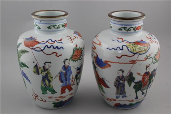 A pair of Chinese Wucai ovoid vases, Wanli marks, late 19th / early 20th century, 22cm